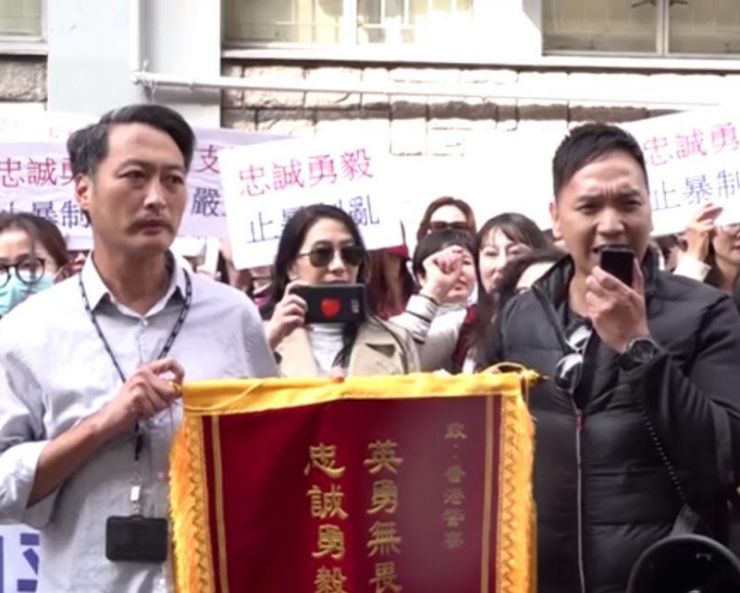 香港和平力量昨到旺角警署外舉行撐警行動。(圖片來源:香港大公網)