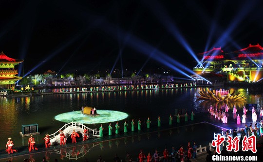 资料图:在河南开封上演的《大宋·东京梦华》。<a target='_blank' href='http://www.chinanews.com/'>中新社</a>发 王中举 摄