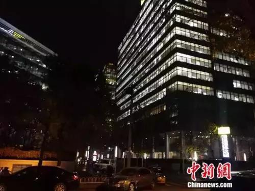 資料圖:燈火通明的寫字樓。 <a target='_blank' href='http://www.chinanews.com/' >中新網</a>記者 張尼 攝