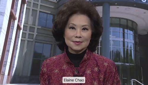 交通部部长赵小兰进行演讲