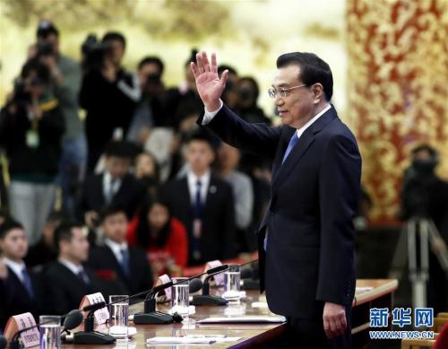 國務院總理李克強在北京人民大會堂會見採訪十三屆全國人大二次會議的中外記者並答記者問。 新華社記者 劉彬 攝 圖片來源:新華網