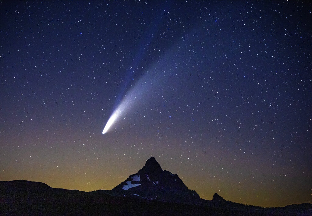 大彗星 造访 本周末抬头可见罕见超亮彗星