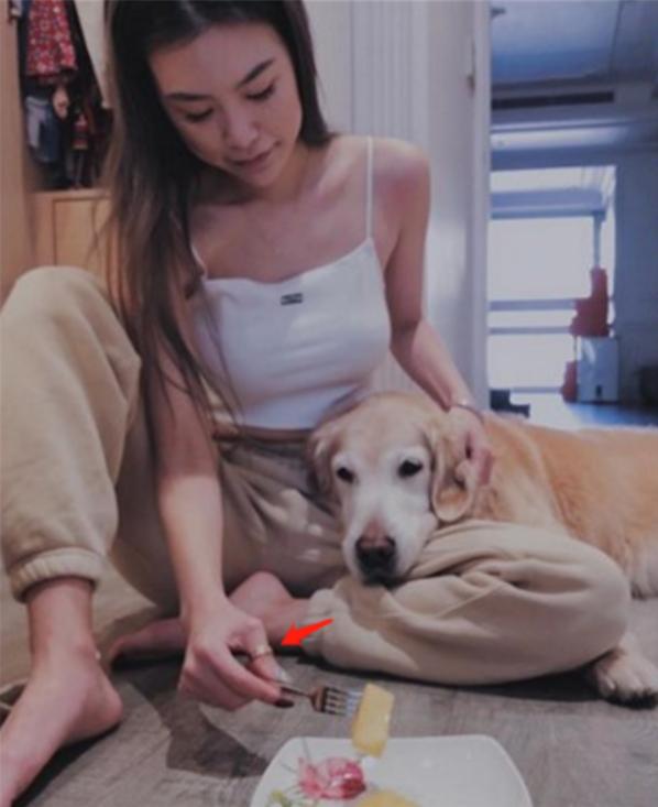 高以翔女友罕见晒黑白照,疑回怼外界恶评,眼神迷离状态憔悴