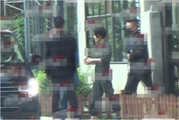 50岁王菲近照罕曝光 淡定从容气场十足